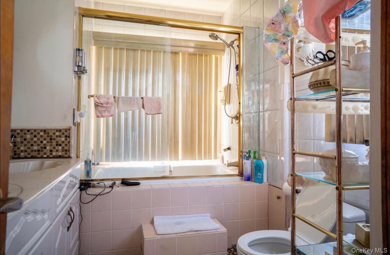 #6 photo, 9728 130th Street, কুইন্‌স Richmond Hill , NY 11419