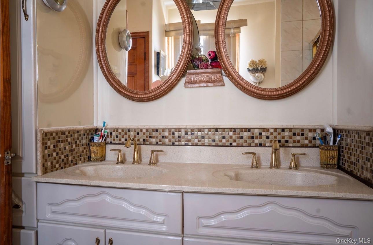 #7 photo, 9728 130th Street, কুইন্‌স Richmond Hill , NY 11419