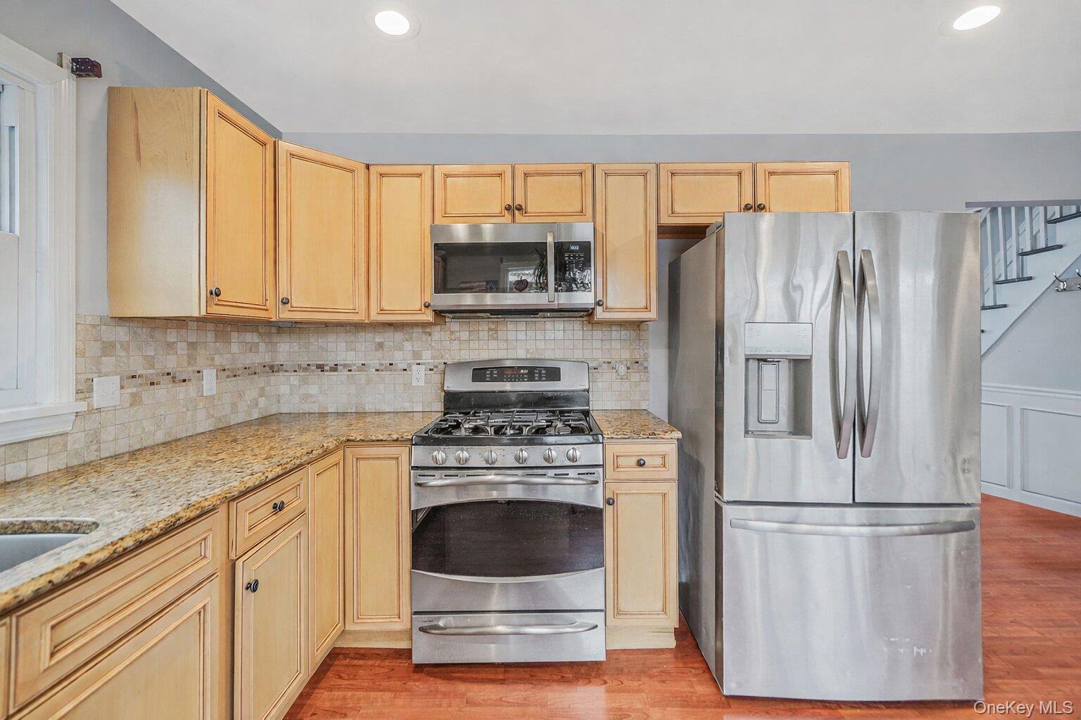 #10 photo, 14 Tuttle Avenue, সাফোক কাউন্টি Eastport , NY 11941