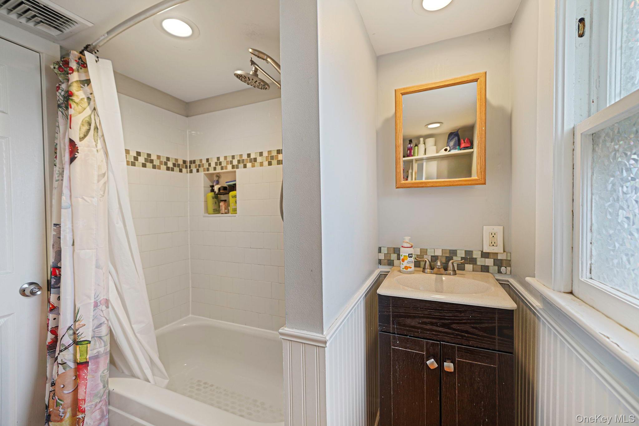 #14 photo, 14 Tuttle Avenue, সাফোক কাউন্টি Eastport , NY 11941