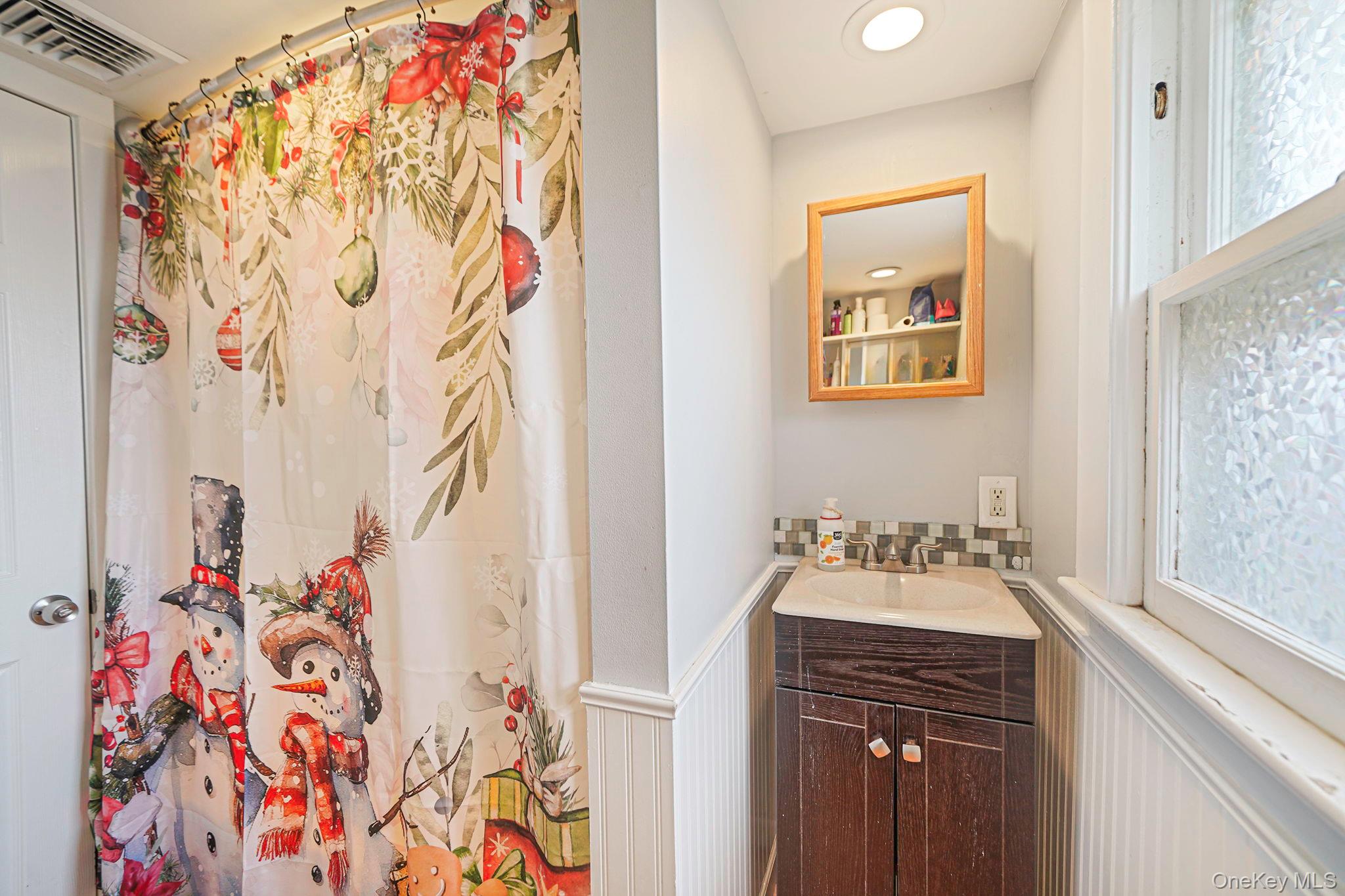 #15 photo, 14 Tuttle Avenue, সাফোক কাউন্টি Eastport , NY 11941