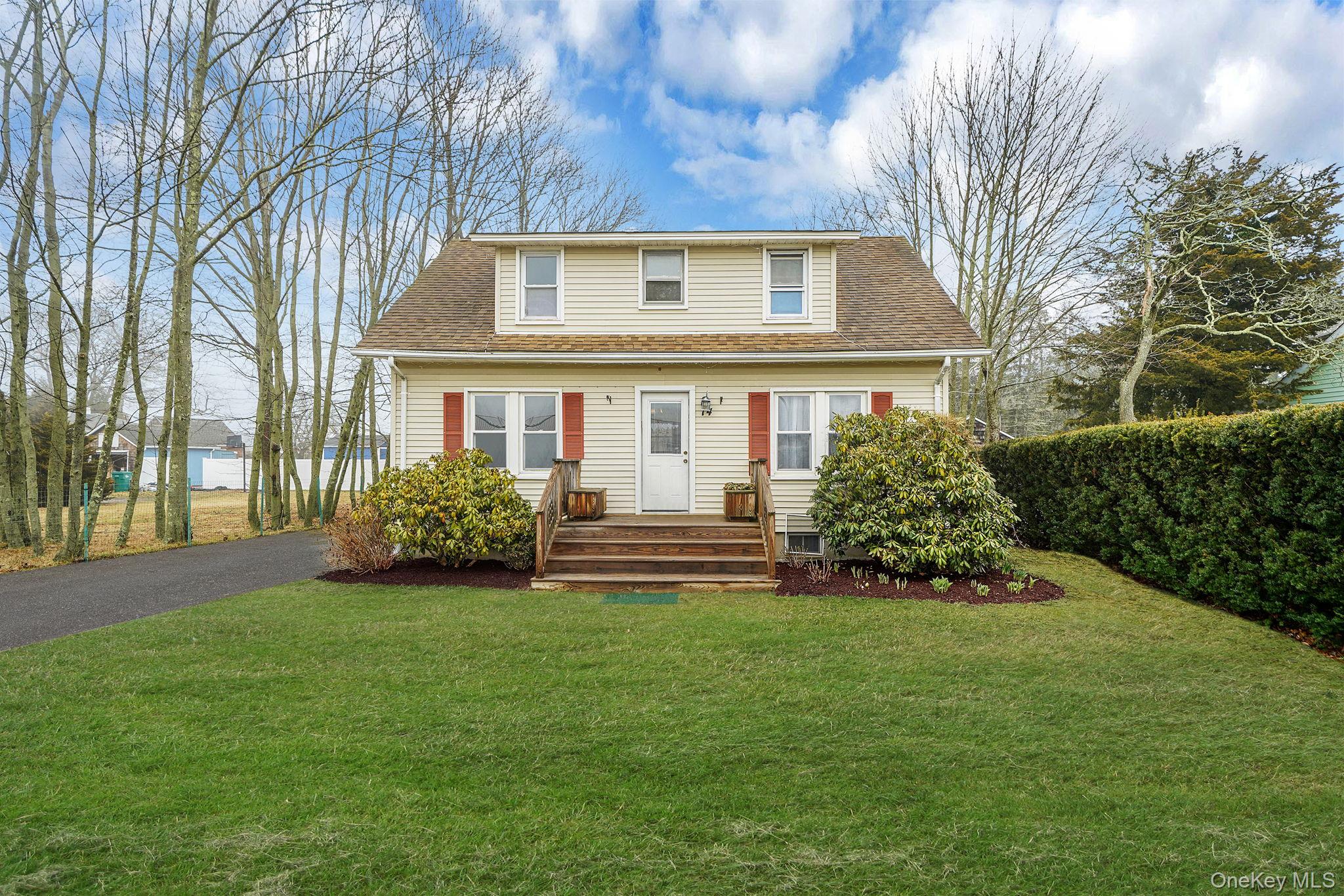 #2 photo, 14 Tuttle Avenue, সাফোক কাউন্টি Eastport , NY 11941