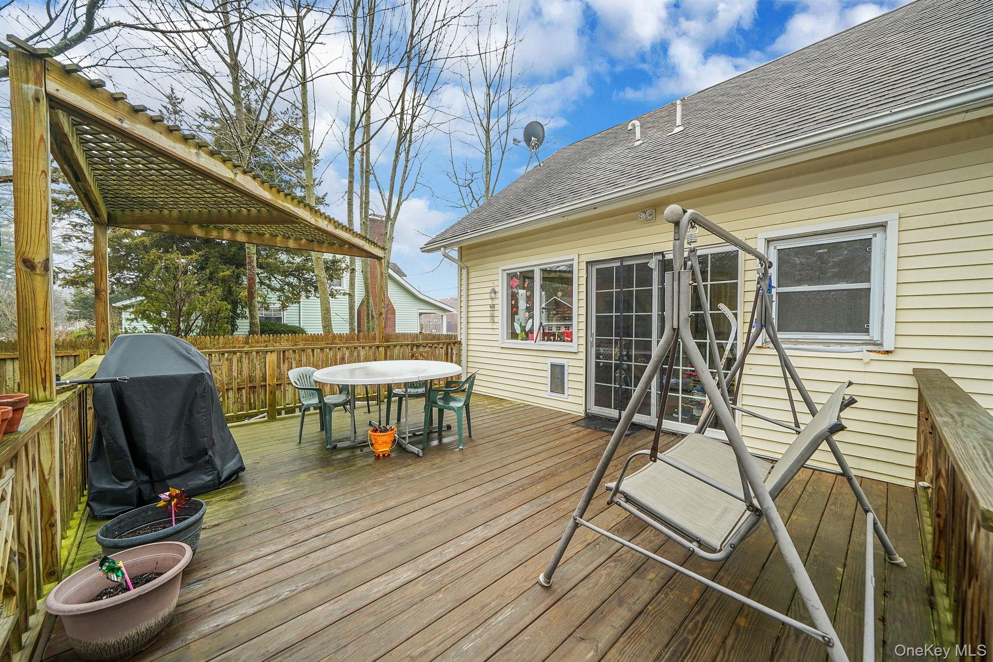 #3 photo, 14 Tuttle Avenue, সাফোক কাউন্টি Eastport , NY 11941