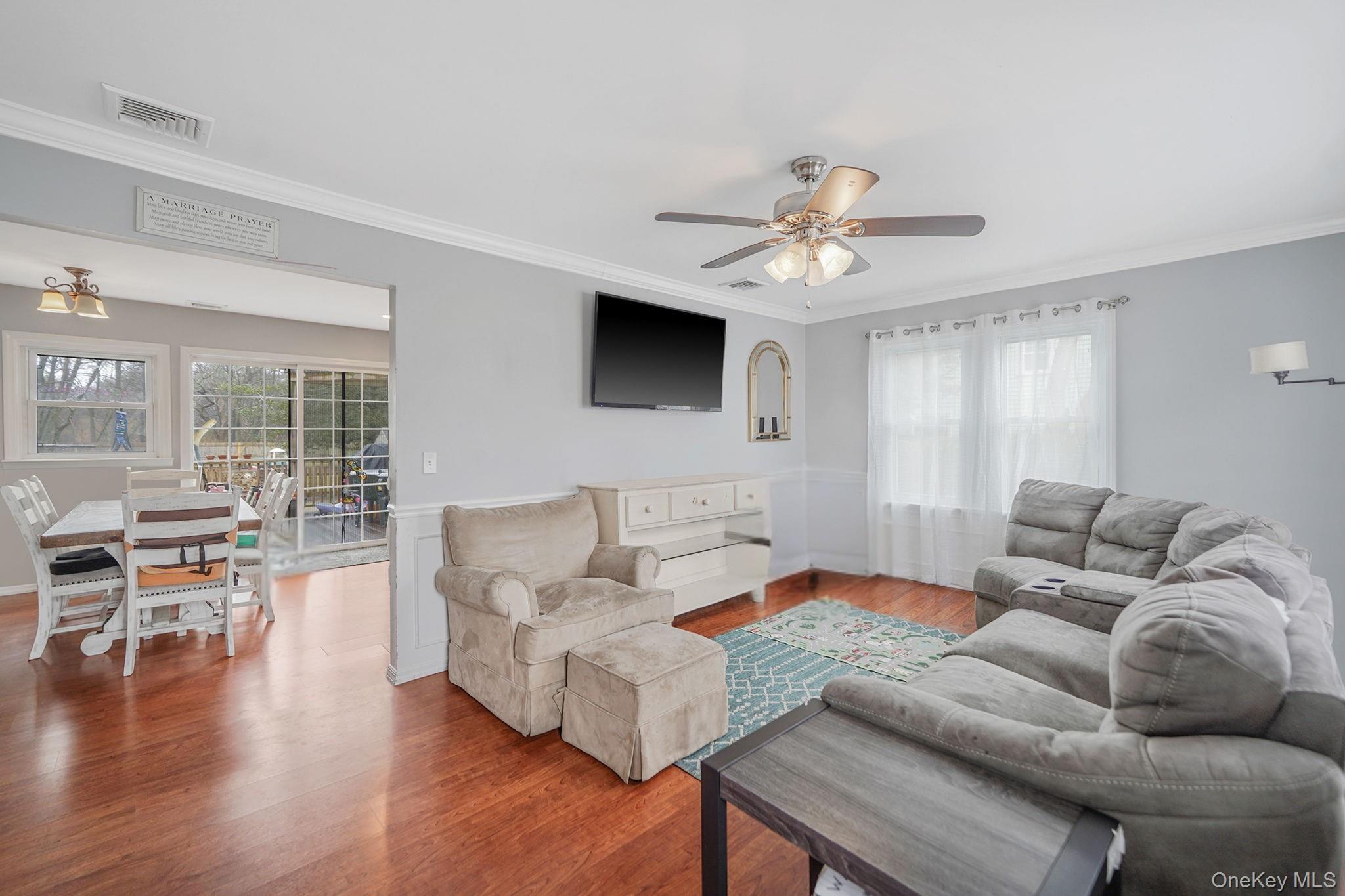 #7 photo, 14 Tuttle Avenue, সাফোক কাউন্টি Eastport , NY 11941