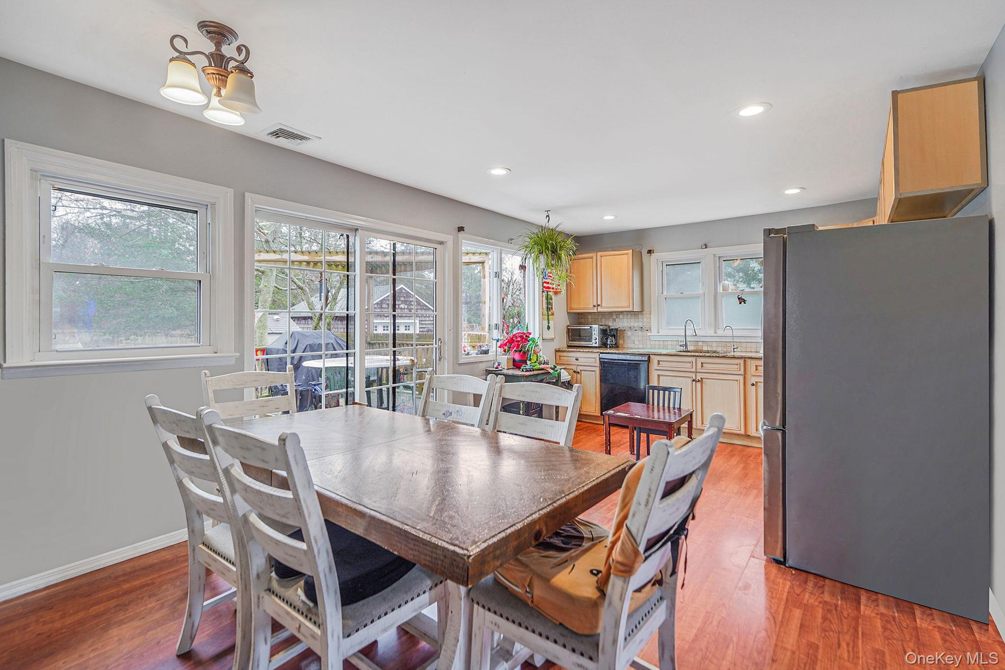 #8 photo, 14 Tuttle Avenue, সাফোক কাউন্টি Eastport , NY 11941