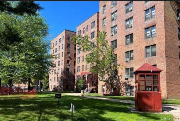 #1 photo, 150-20 71st Avenue, কুইন্‌স Kew Garden Hills , NY 11367