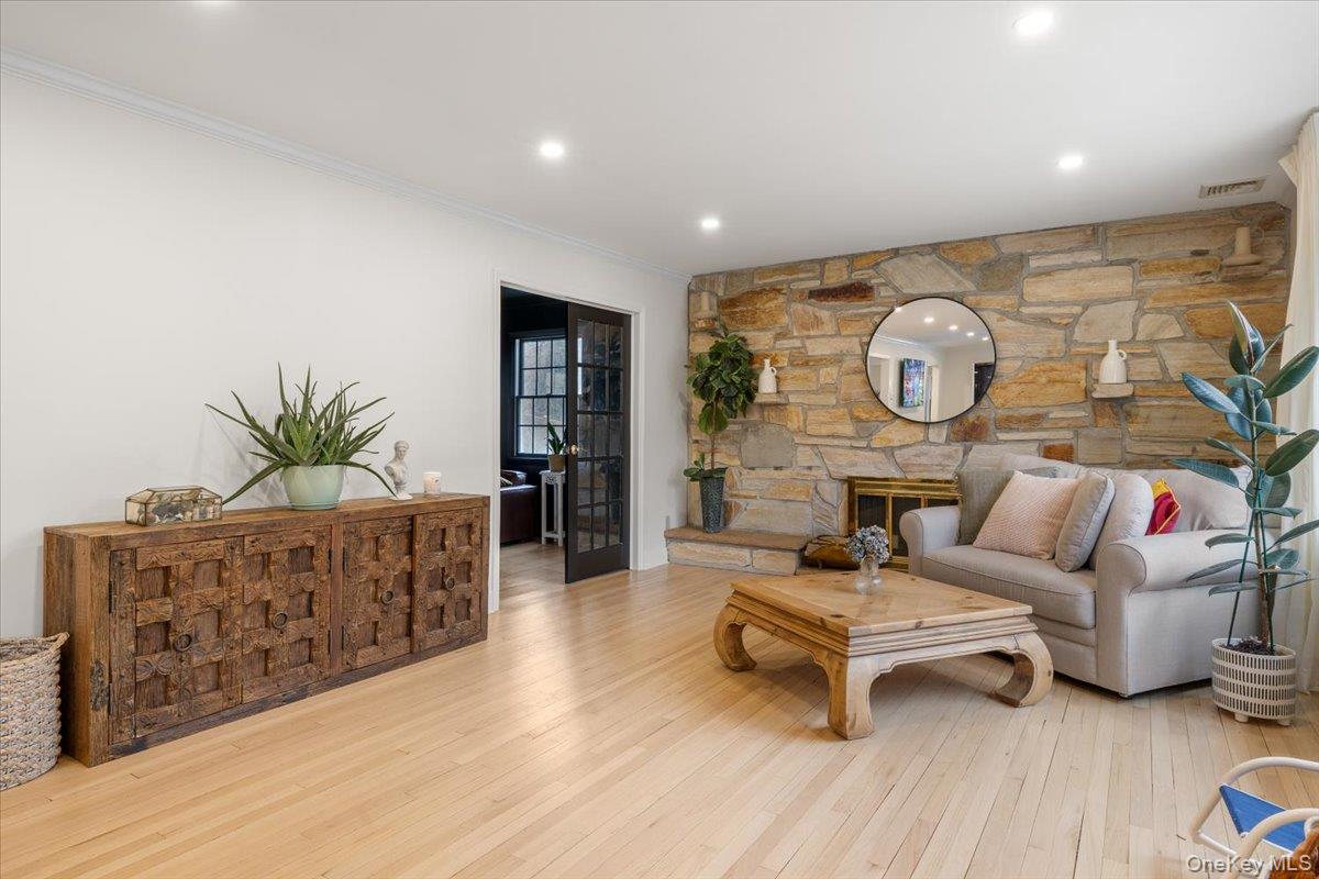 #10 photo, 223 Bread And Cheese Hollow Road, 롱 아일랜드 Northport , NY 11768