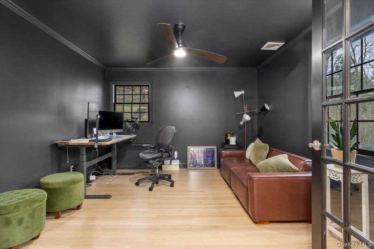 #11 photo, 223 Bread And Cheese Hollow Road, 롱 아일랜드 Northport , NY 11768