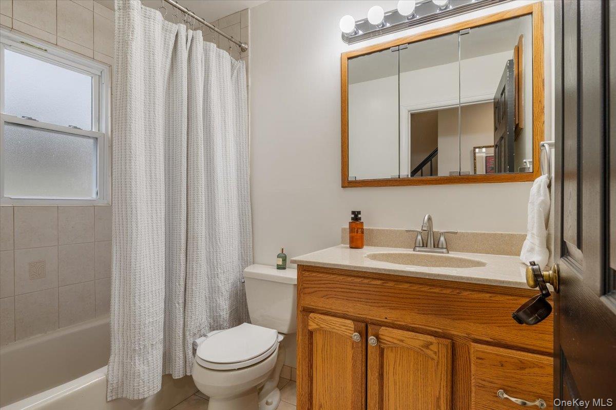 #12 photo, 223 Bread And Cheese Hollow Road, 롱 아일랜드 Northport , NY 11768