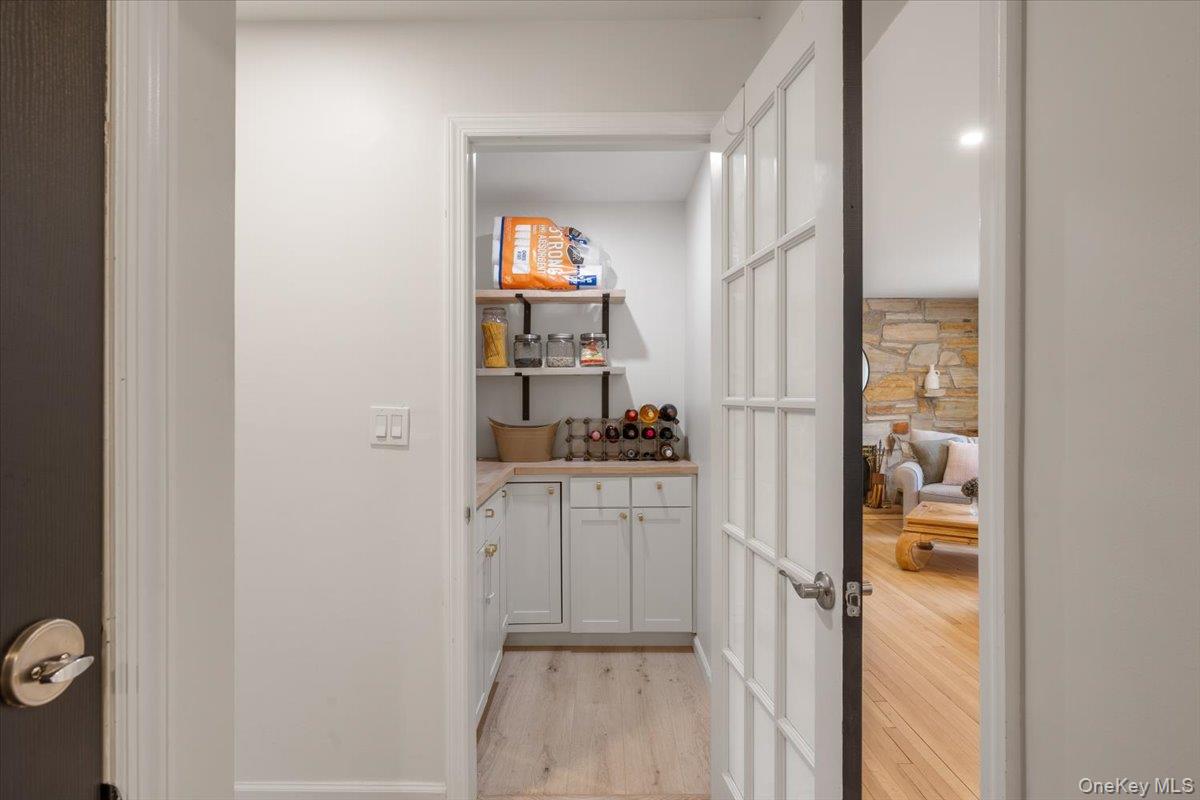 #14 photo, 223 Bread And Cheese Hollow Road, 롱 아일랜드 Northport , NY 11768