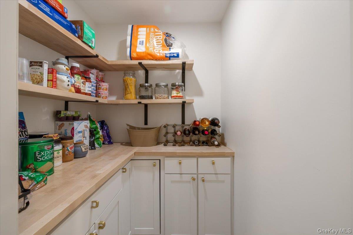 #15 photo, 223 Bread And Cheese Hollow Road, 롱 아일랜드 Northport , NY 11768