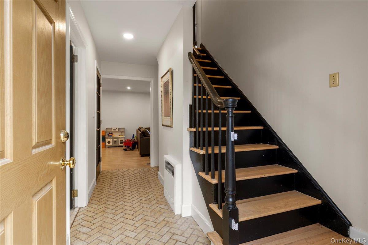 #16 photo, 223 Bread And Cheese Hollow Road, 롱 아일랜드 Northport , NY 11768