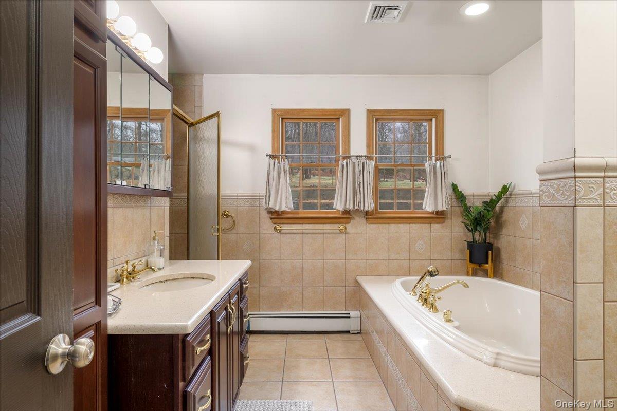 #17 photo, 223 Bread And Cheese Hollow Road, 롱 아일랜드 Northport , NY 11768