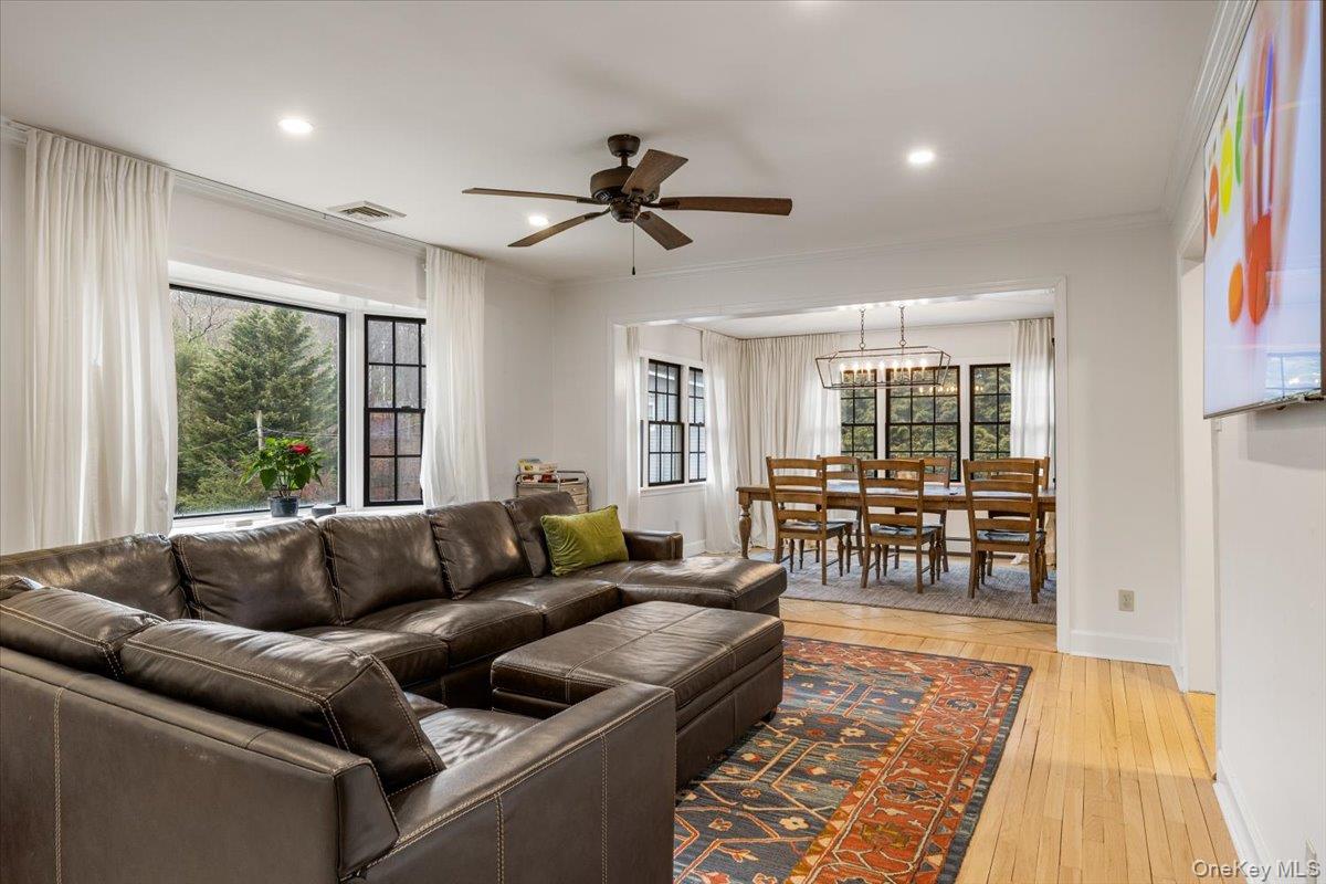 #8 photo, 223 Bread And Cheese Hollow Road, 롱 아일랜드 Northport , NY 11768