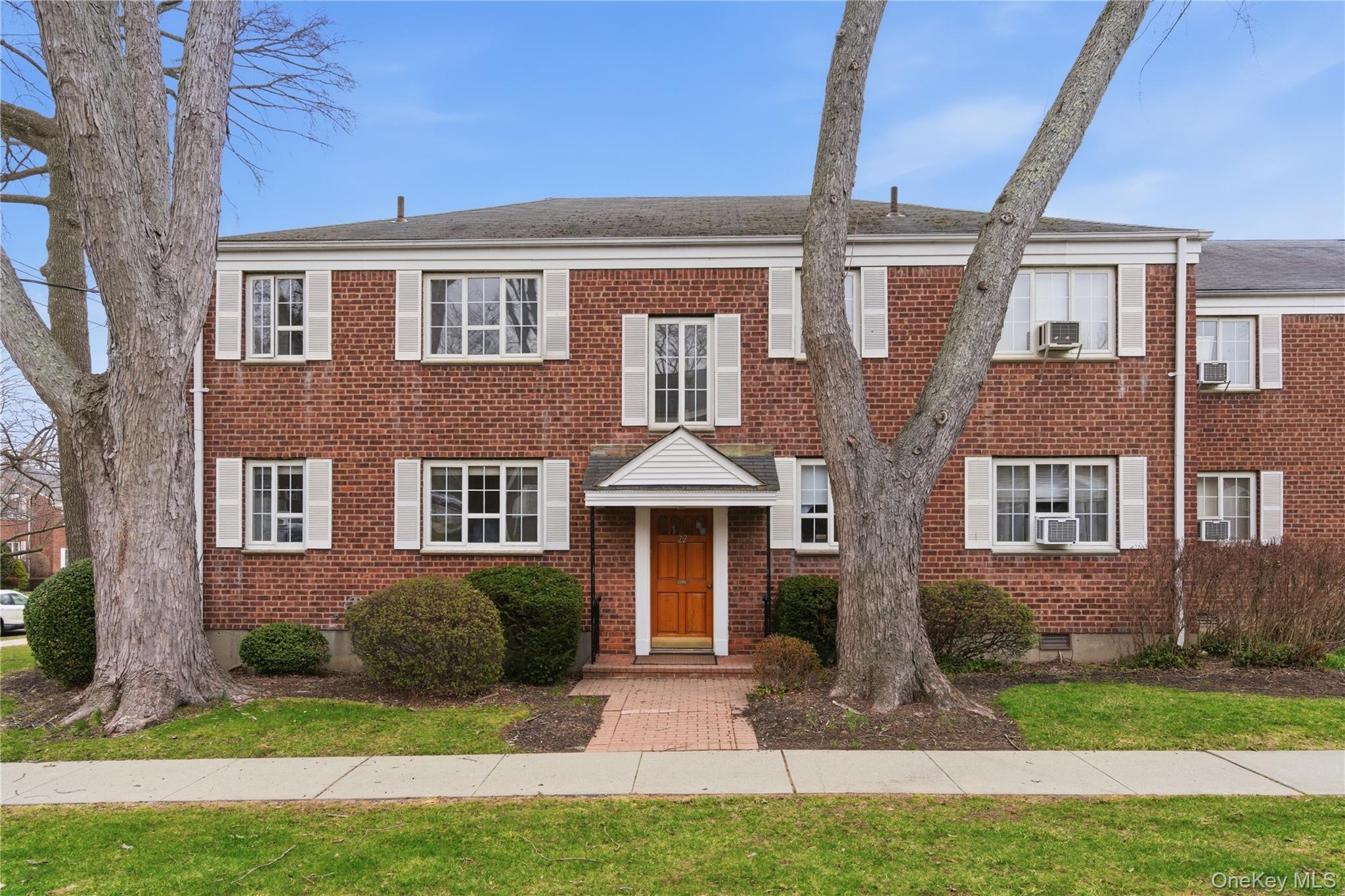 #1 photo, 22 Nathan Hale Drive, সাফোক কাউন্টি Huntington , NY 11743