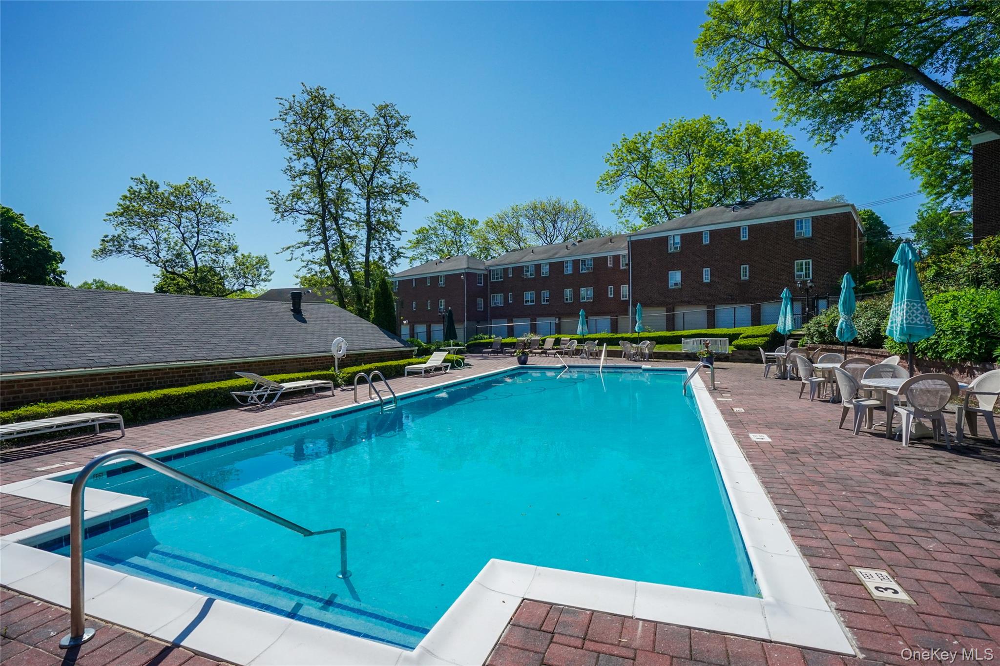 #11 photo, 22 Nathan Hale Drive, সাফোক কাউন্টি Huntington , NY 11743