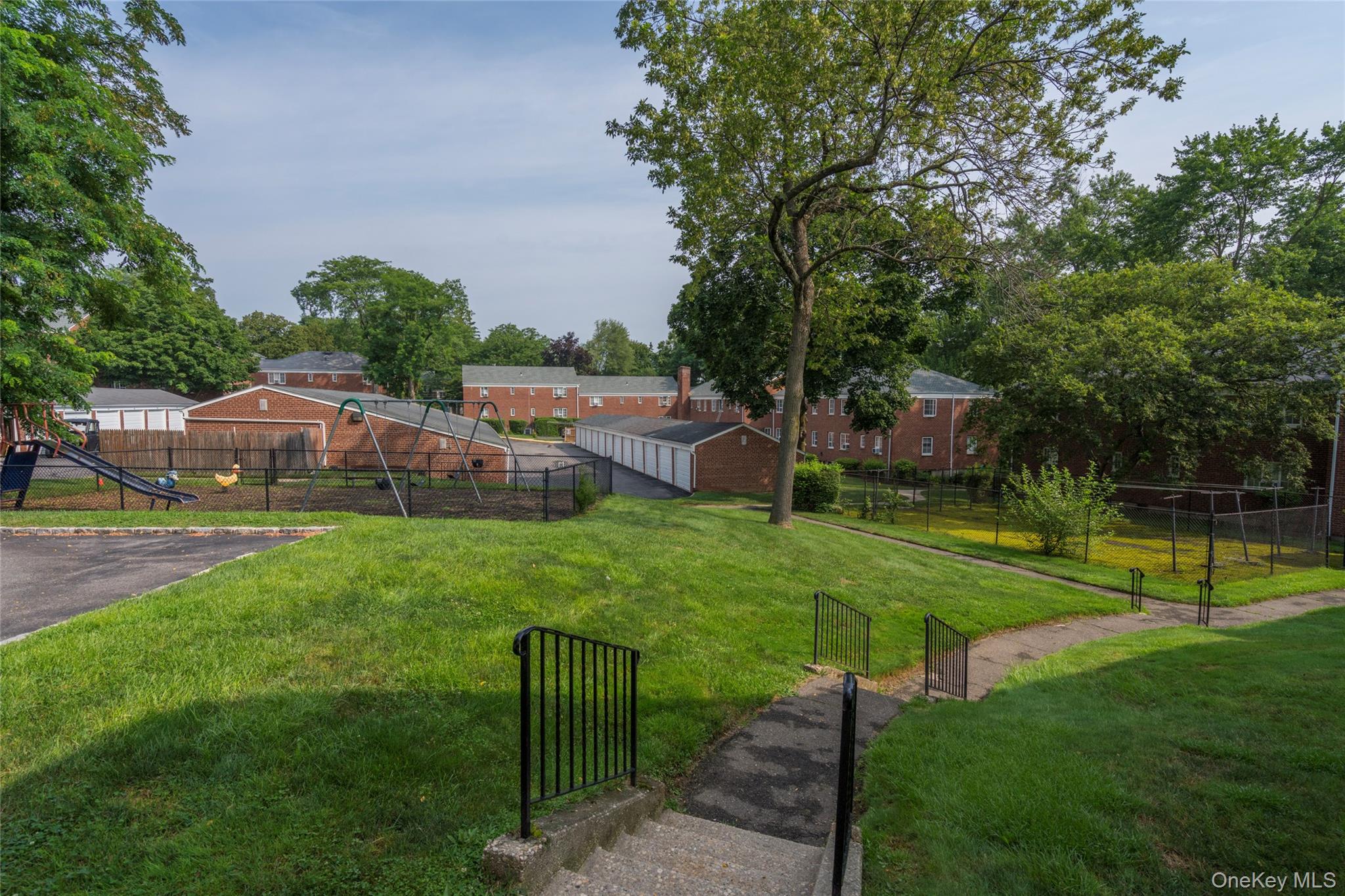 #14 photo, 22 Nathan Hale Drive, সাফোক কাউন্টি Huntington , NY 11743