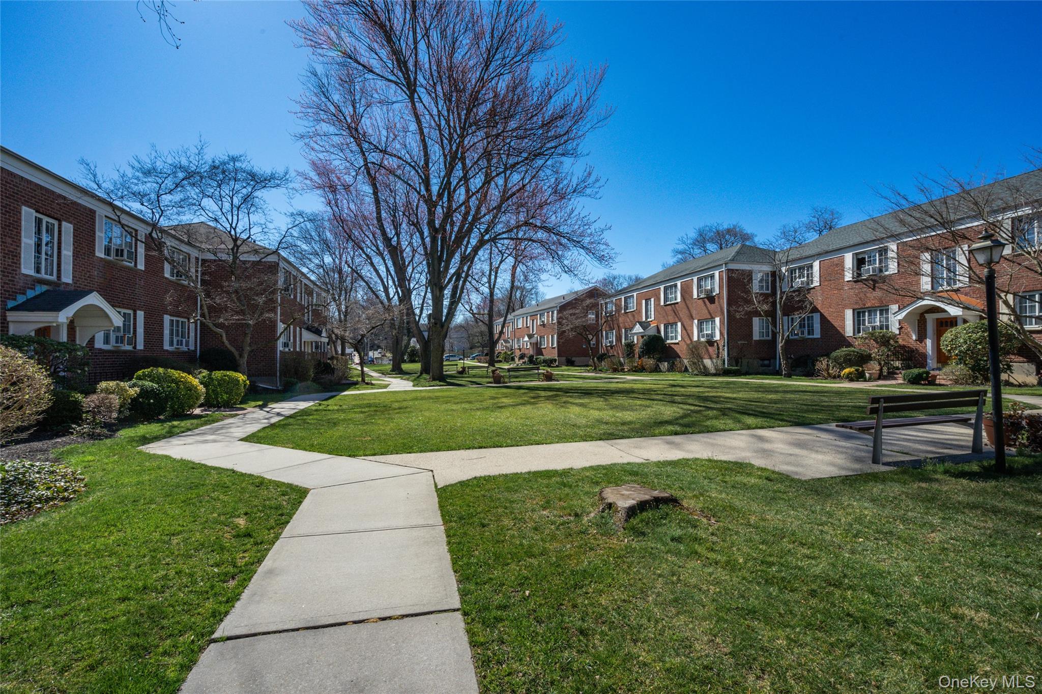 #16 photo, 22 Nathan Hale Drive, সাফোক কাউন্টি Huntington , NY 11743