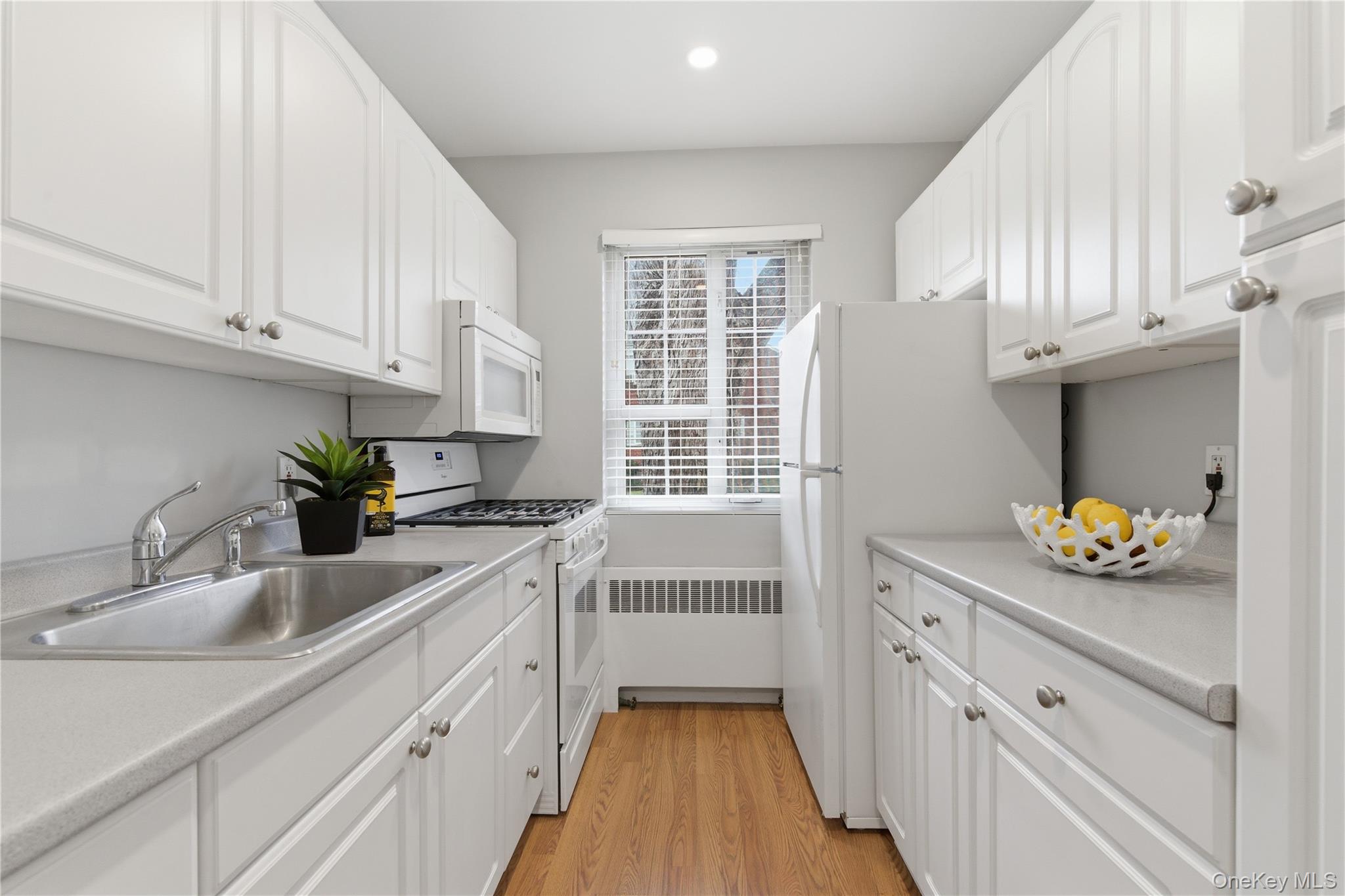 #6 photo, 22 Nathan Hale Drive, সাফোক কাউন্টি Huntington , NY 11743