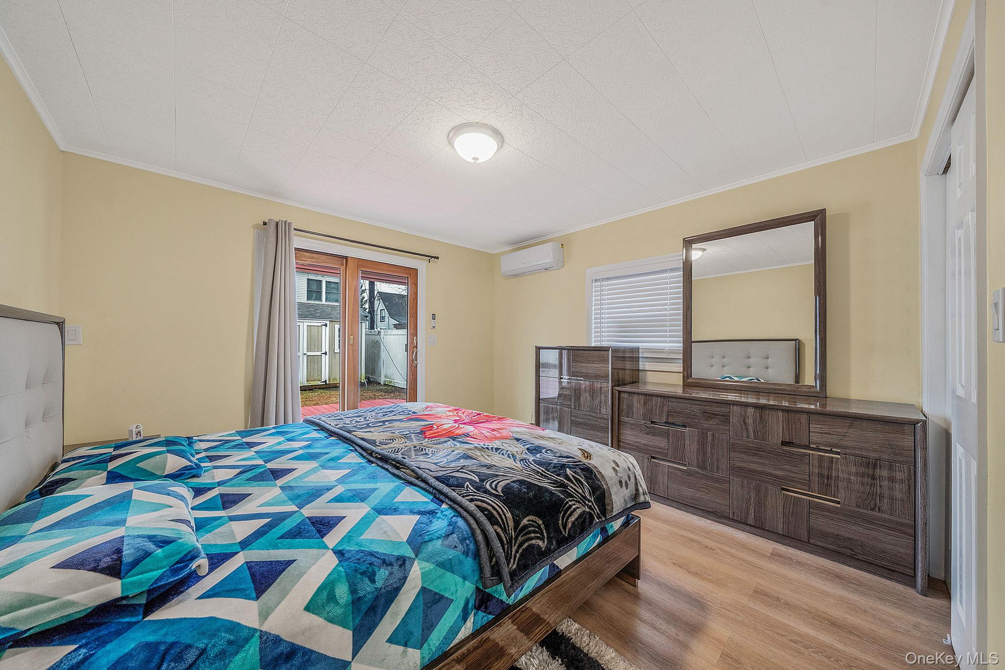 #10 photo, 8 Bent Lane, Levittown , NY 11756