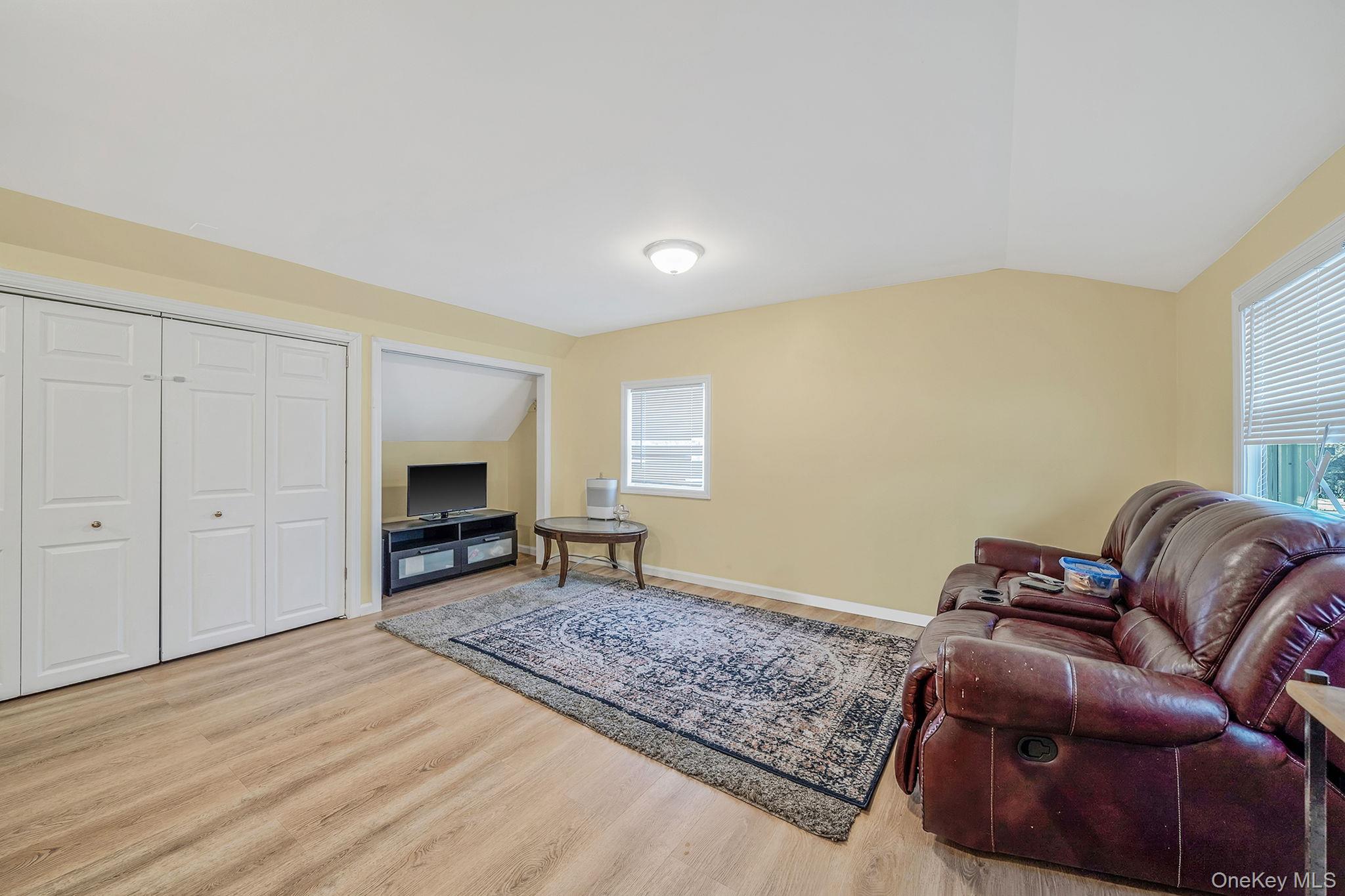 #11 photo, 8 Bent Lane, Levittown , NY 11756