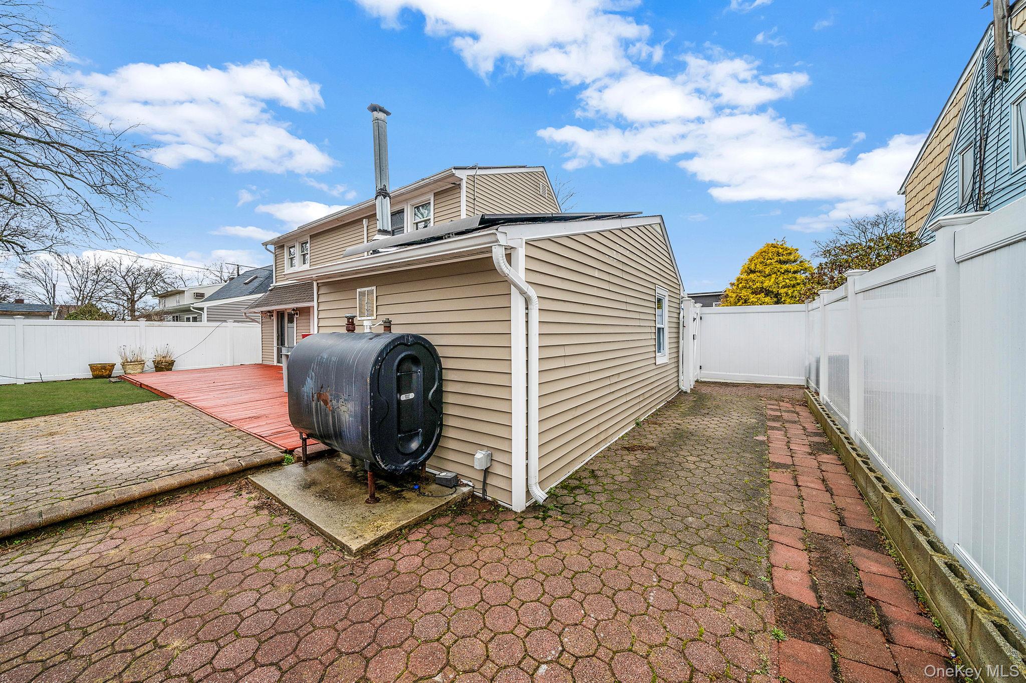 #12 photo, 8 Bent Lane, Levittown , NY 11756