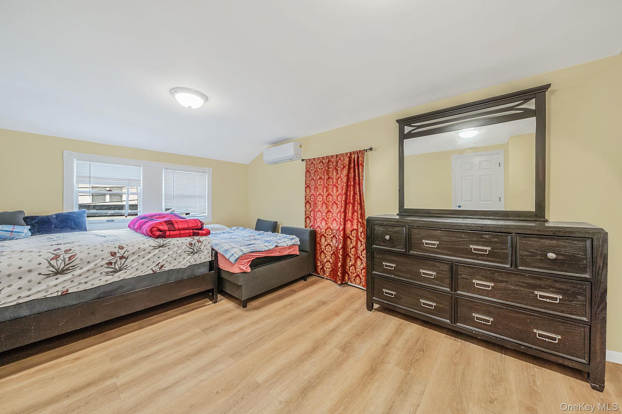 #16 photo, 8 Bent Lane, Levittown , NY 11756