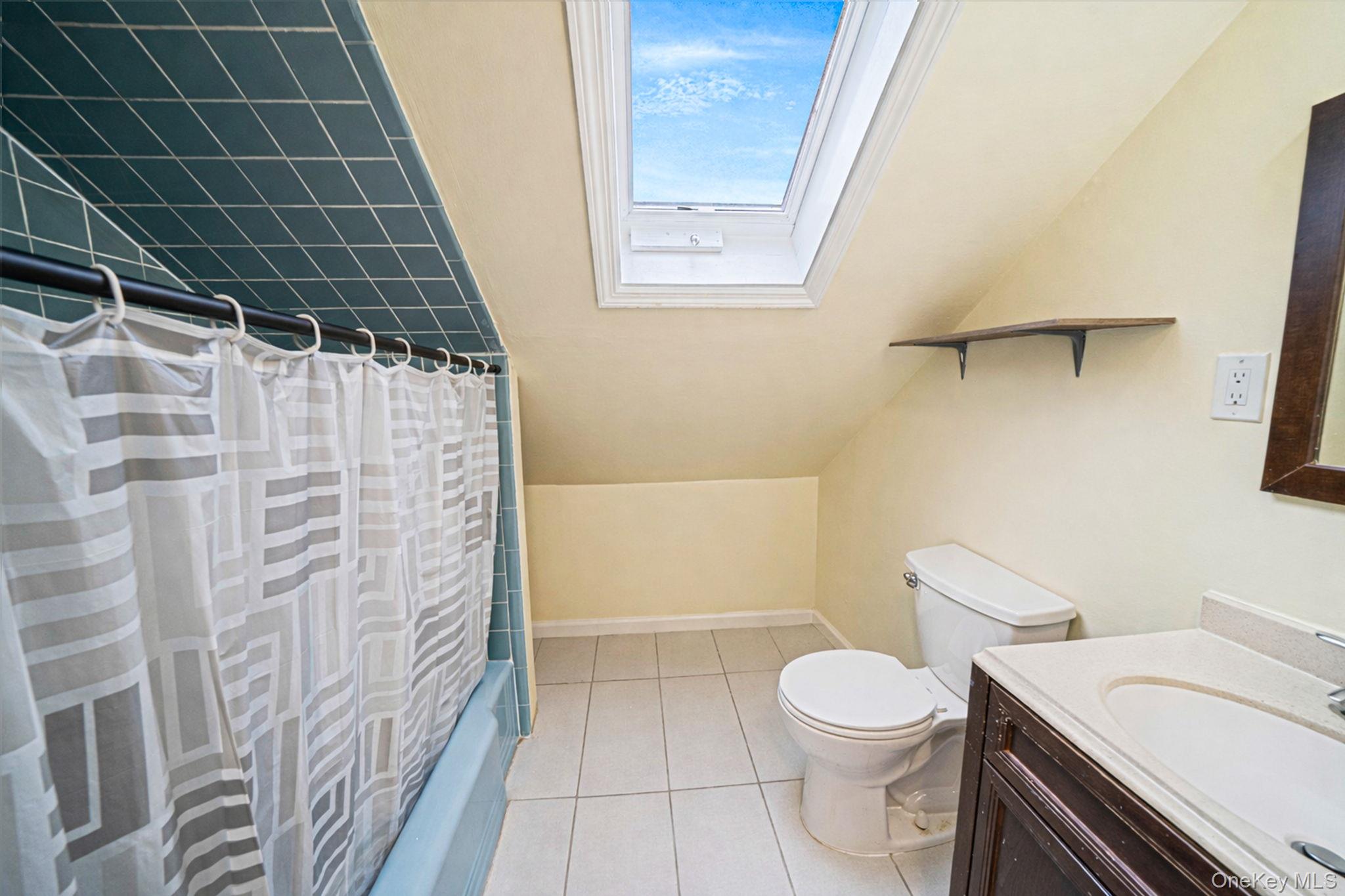 #18 photo, 8 Bent Lane, Levittown , NY 11756