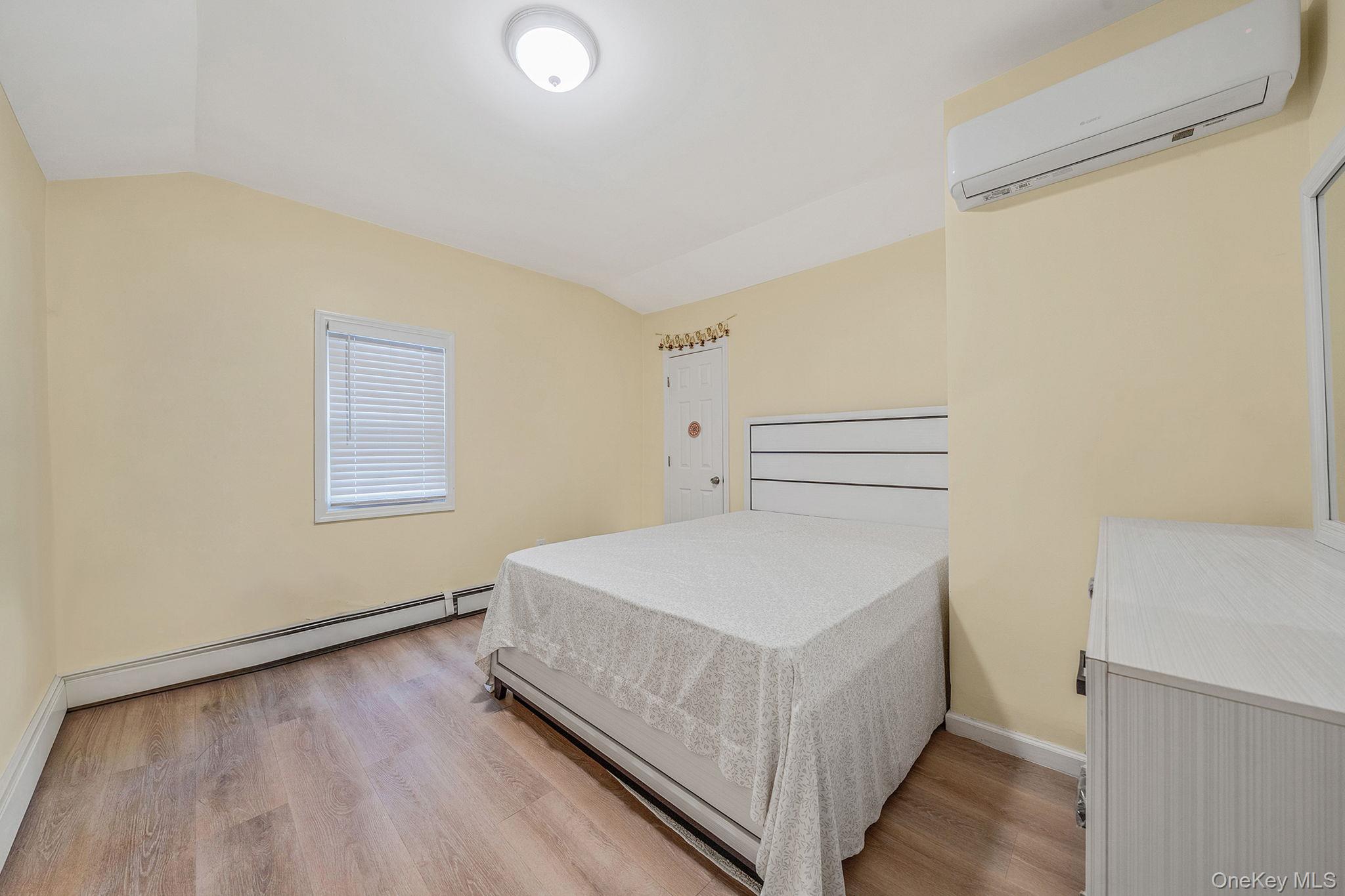 #19 photo, 8 Bent Lane, Levittown , NY 11756