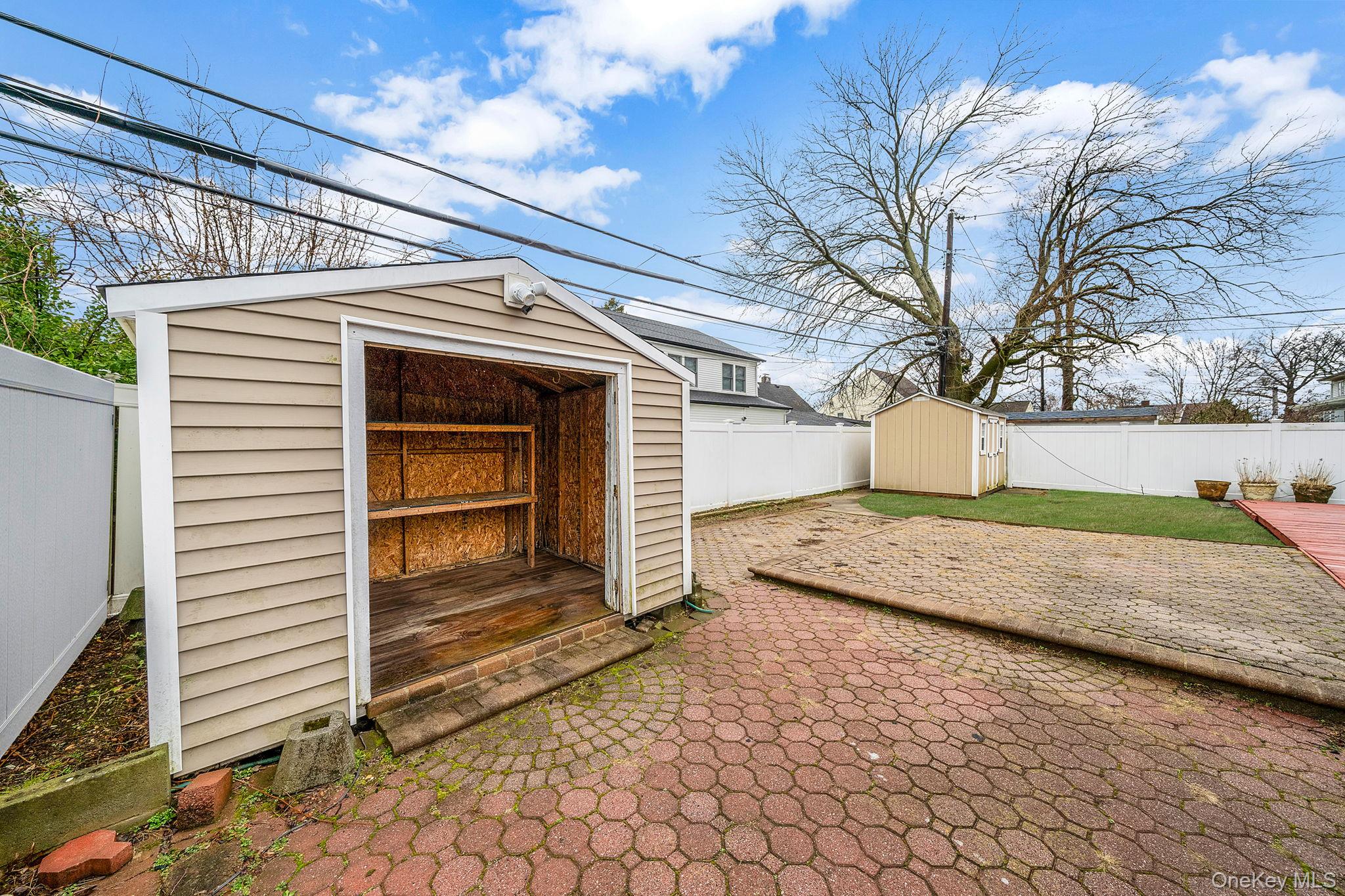 #20 photo, 8 Bent Lane, Levittown , NY 11756