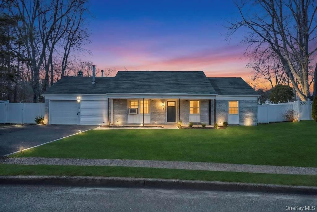 #1 photo, 22 Tinder Lane, সাফোক কাউন্টি Lake Grove , NY 11755