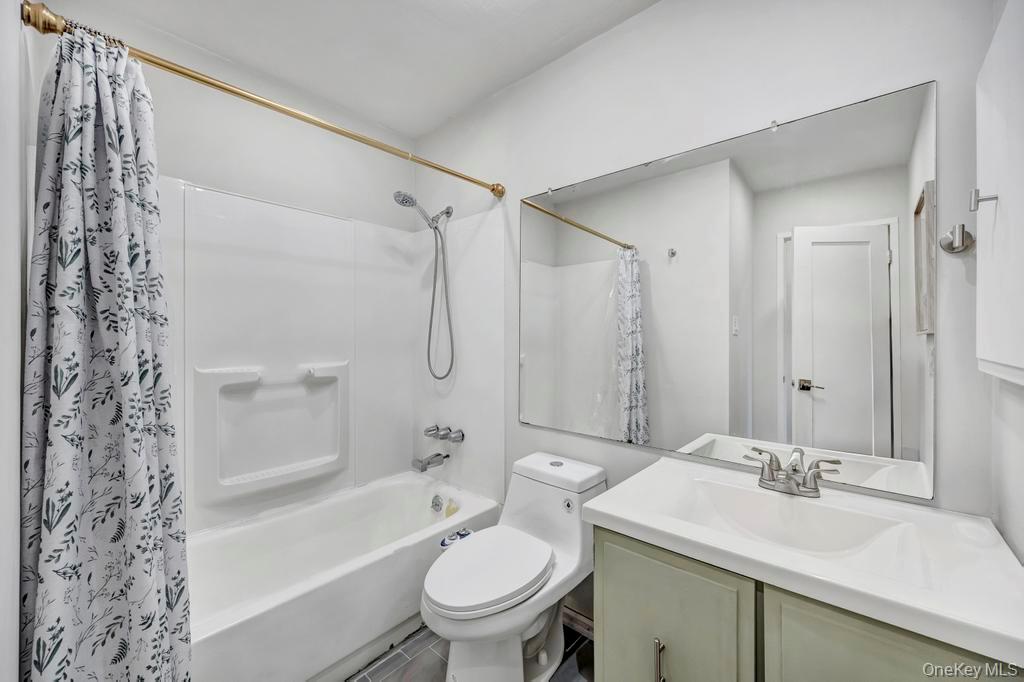 #18 photo, 22 Tinder Lane, সাফোক কাউন্টি Lake Grove , NY 11755