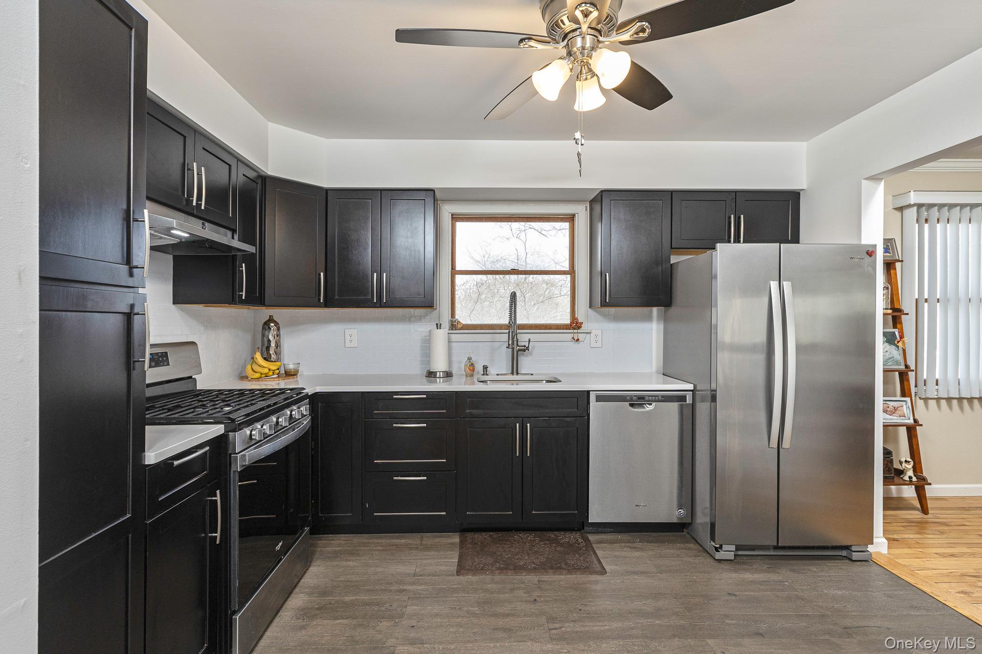 #2 photo, 191 Hawthorne Street, সাফোক কাউন্টি Mastic , NY 11950