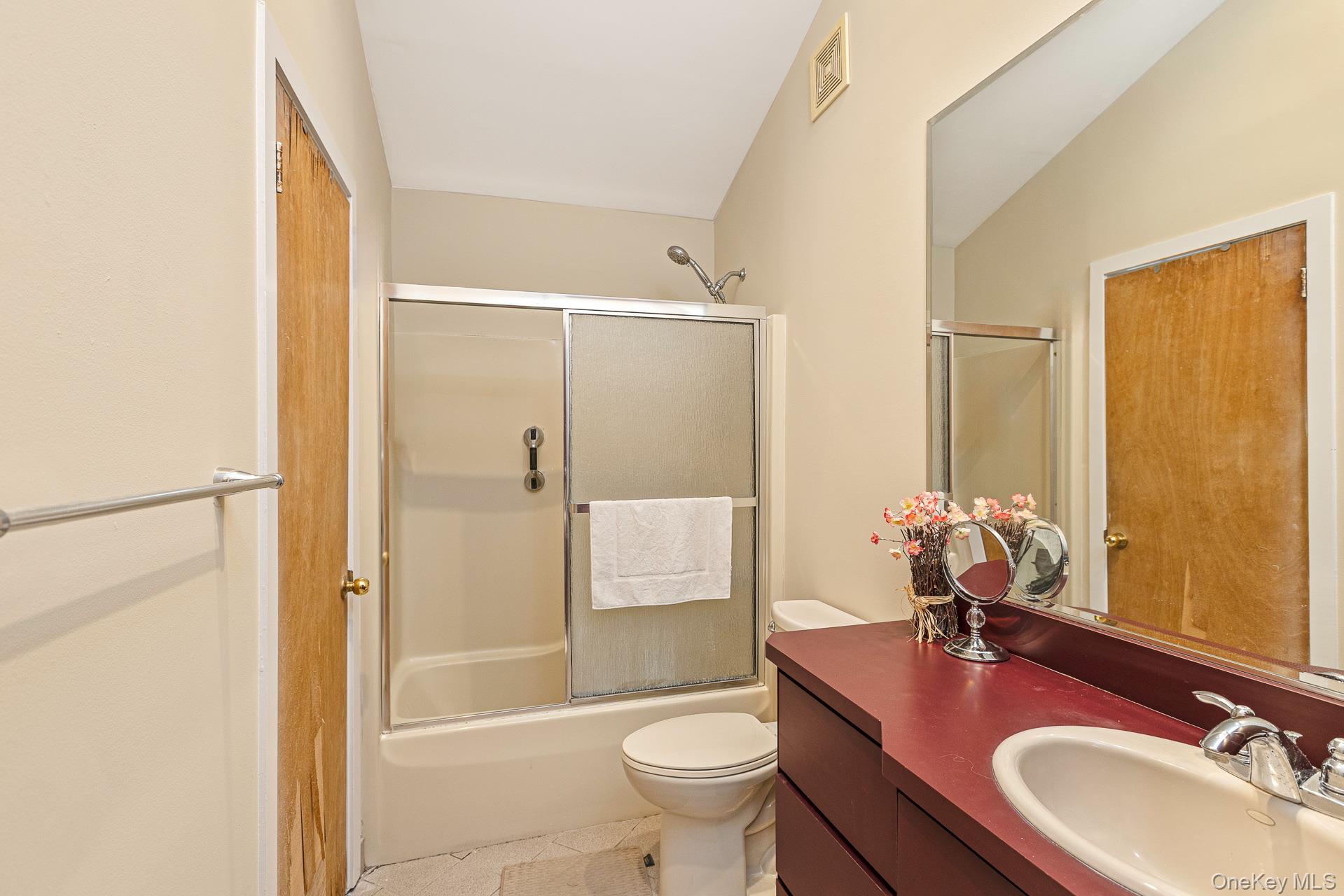 #6 photo, 191 Hawthorne Street, সাফোক কাউন্টি Mastic , NY 11950