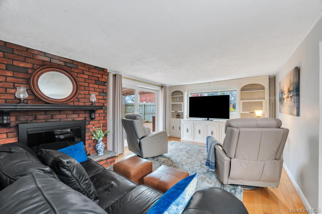 #18 photo, 4 Brooks Street, Hicksville , NY 11801