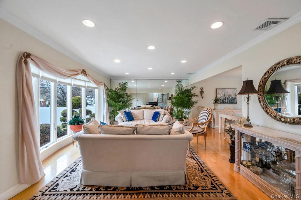 #9 photo, 4 Brooks Street, Hicksville , NY 11801