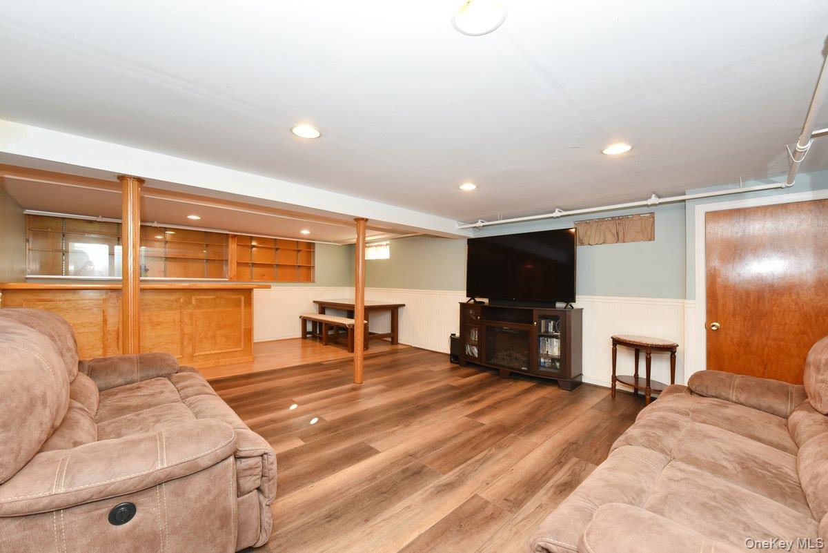 #19 photo, 105 Dow Avenue, 롱 아일랜드 Mineola , NY 11501