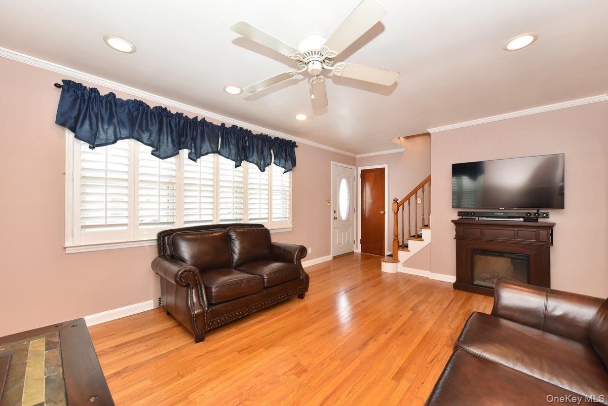 #2 photo, 105 Dow Avenue, 롱 아일랜드 Mineola , NY 11501