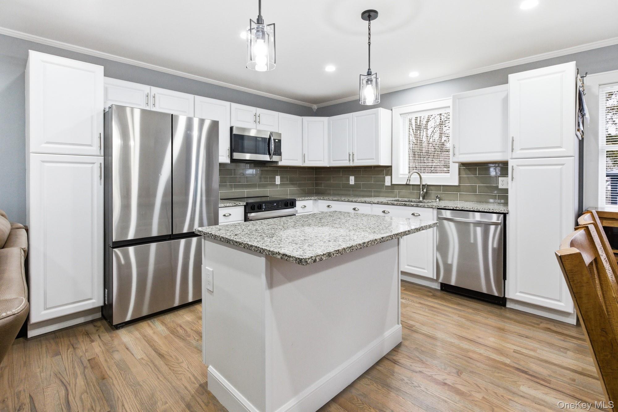 #10 photo, 425 Macdonald Avenue, 롱 아일랜드 Bellport , NY 11713