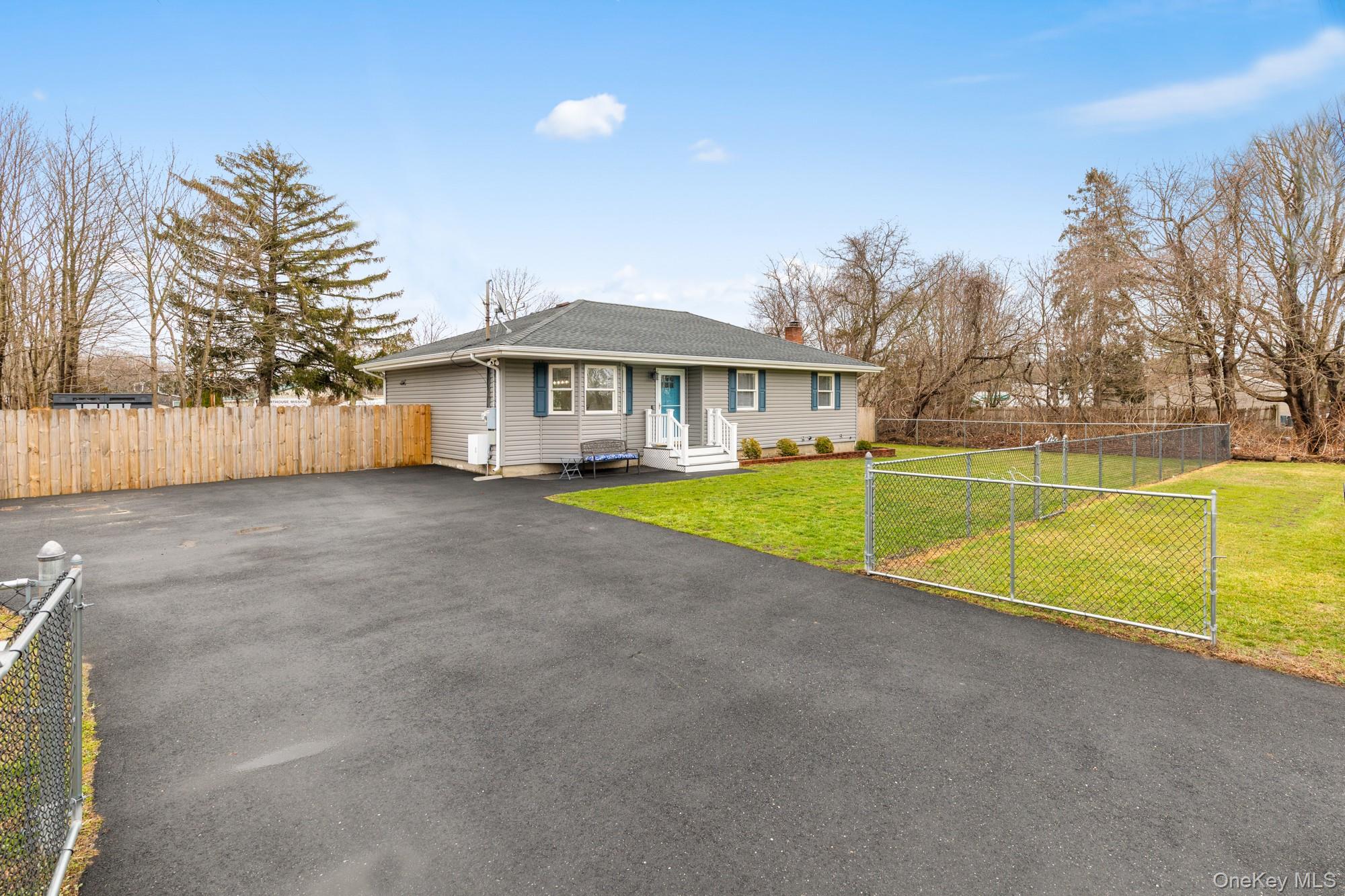 #2 photo, 425 Macdonald Avenue, 롱 아일랜드 Bellport , NY 11713