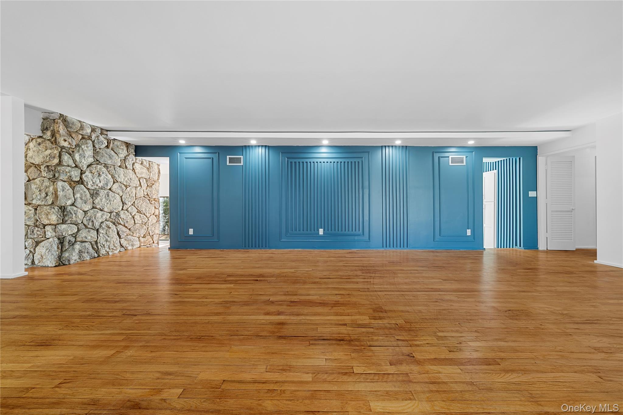 #10 photo, 12 Lost Meadow Lane, সাফোক কাউন্টি Port Jefferson , NY 11777