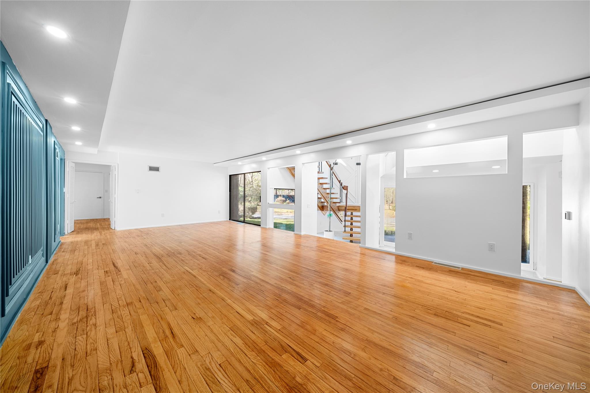 #11 photo, 12 Lost Meadow Lane, সাফোক কাউন্টি Port Jefferson , NY 11777