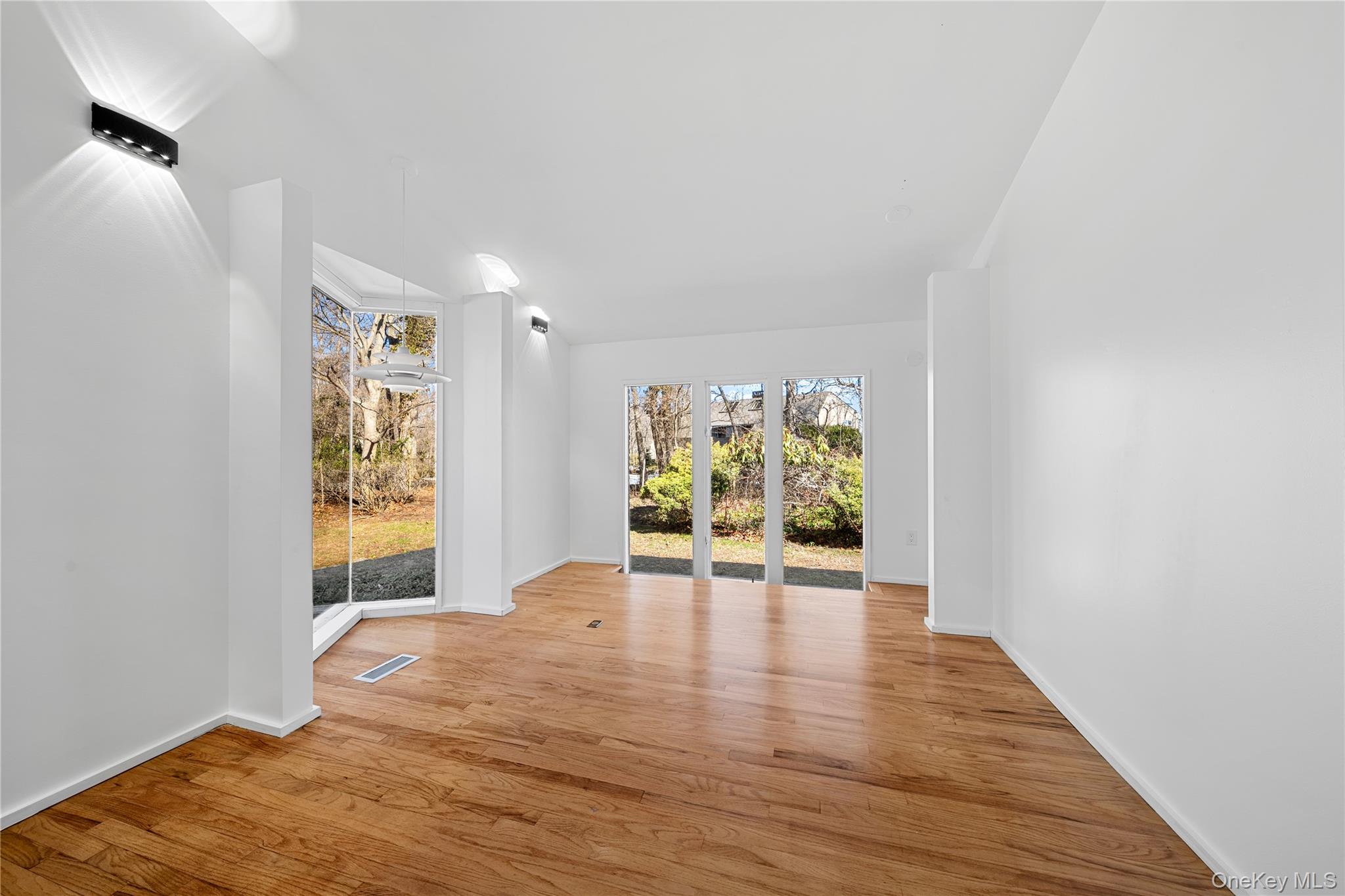 #18 photo, 12 Lost Meadow Lane, সাফোক কাউন্টি Port Jefferson , NY 11777