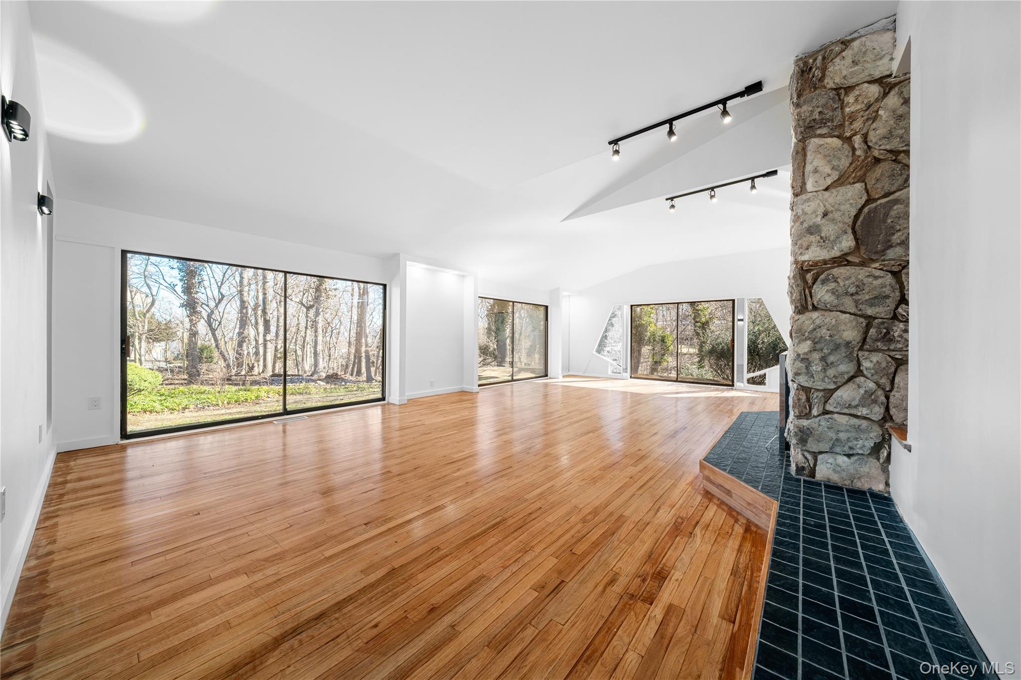 #19 photo, 12 Lost Meadow Lane, সাফোক কাউন্টি Port Jefferson , NY 11777