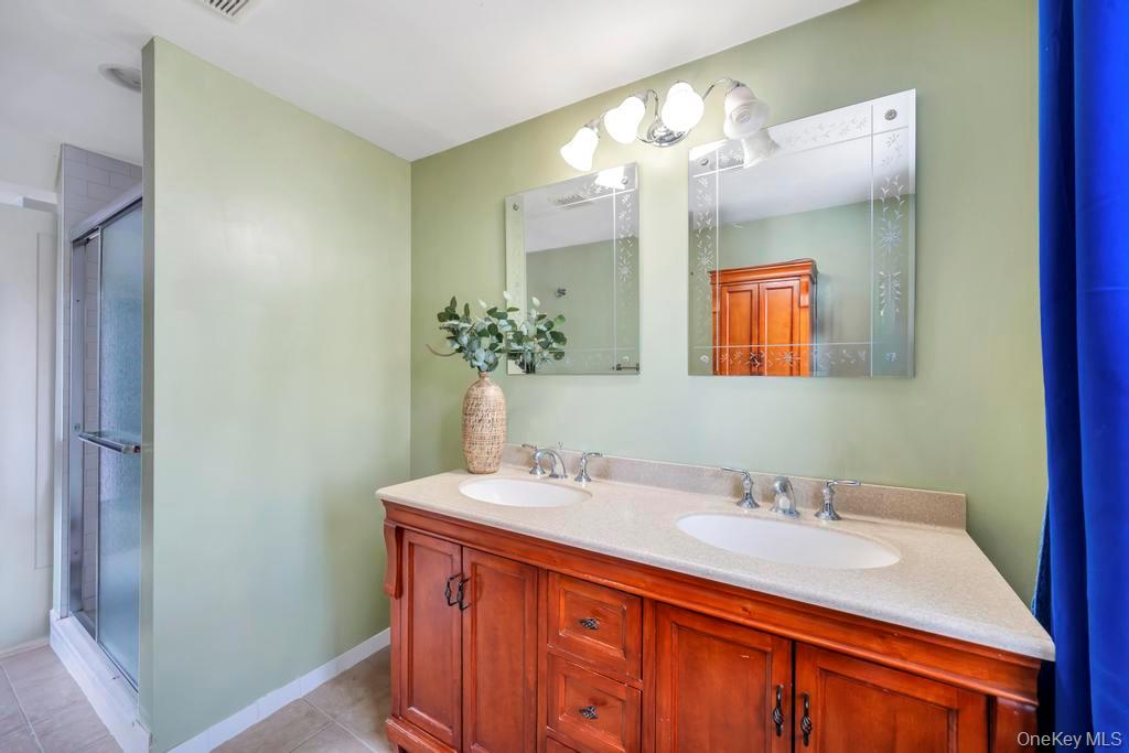 #17 photo, 46 Walter Avenue, নাসাউ কাউন্টি Hicksville , NY 11801