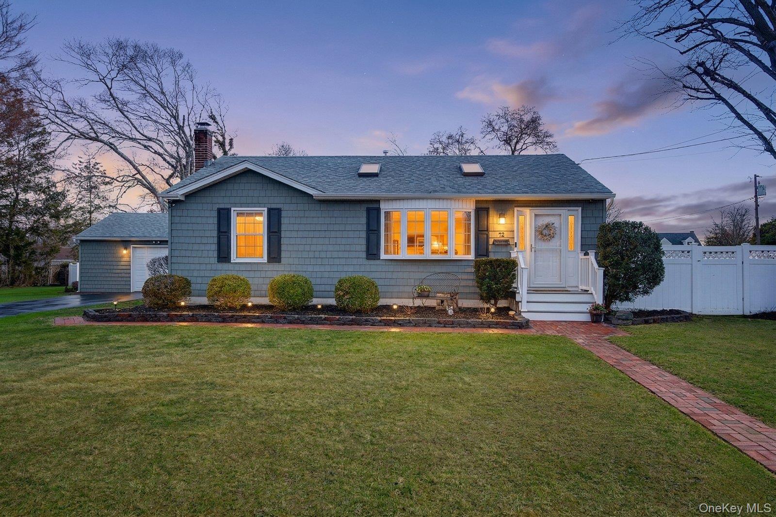 #1 photo, 72 Harris Street, 롱 아일랜드 Patchogue , NY 11772