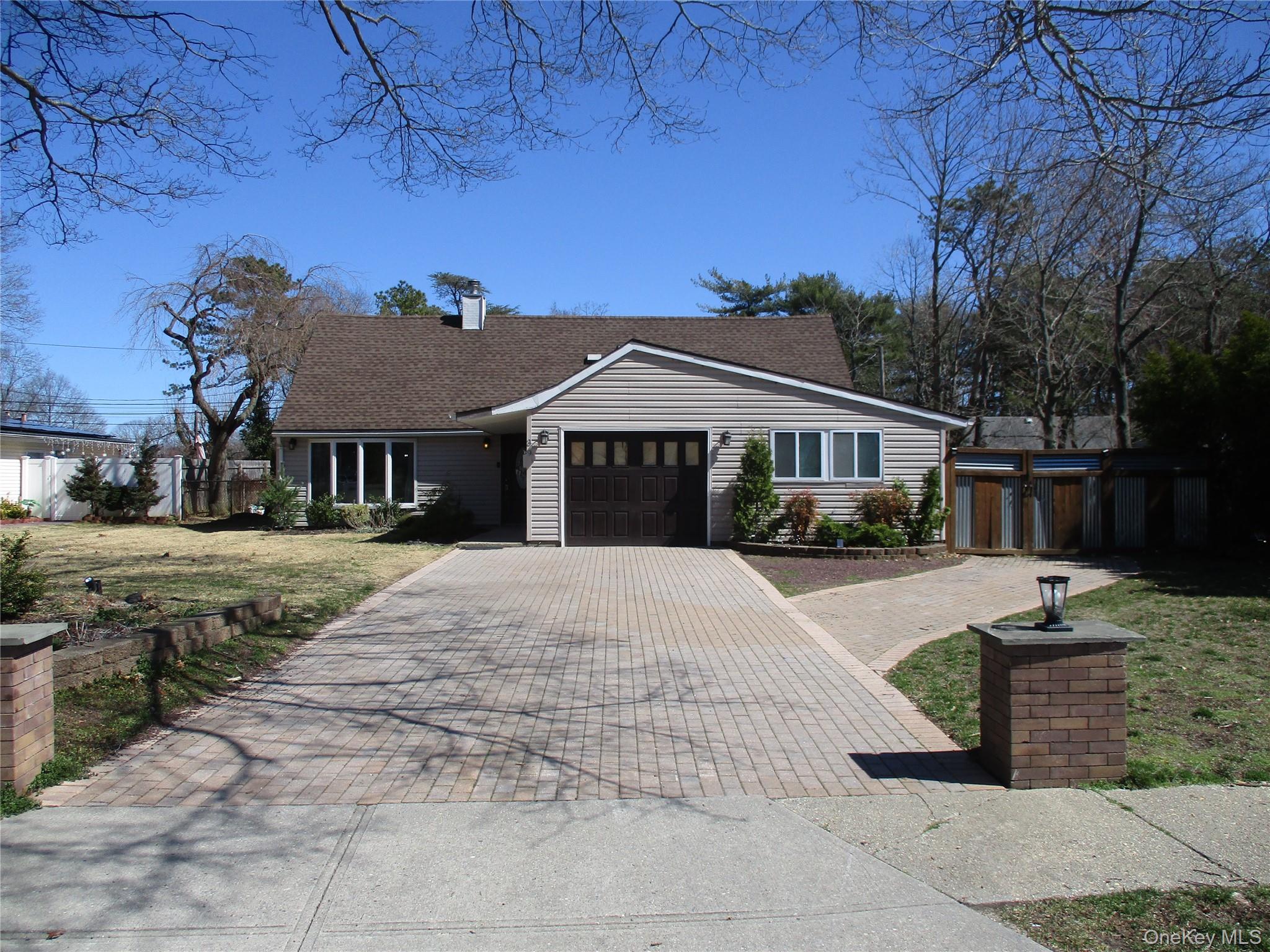 #1 photo, 39 Split Cedar Drive, সাফোক কাউন্টি Islandia , NY 11749