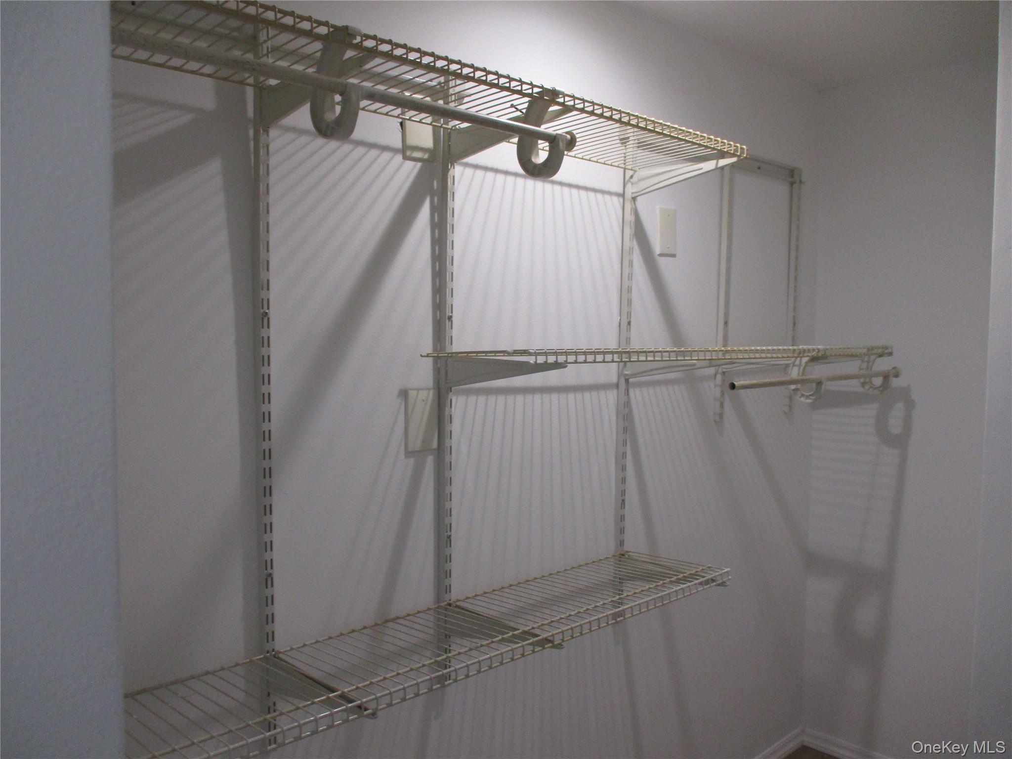 #11 photo, 39 Split Cedar Drive, সাফোক কাউন্টি Islandia , NY 11749