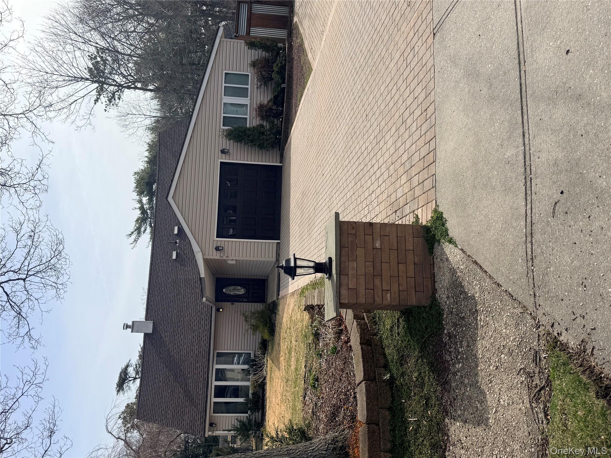 #2 photo, 39 Split Cedar Drive, সাফোক কাউন্টি Islandia , NY 11749