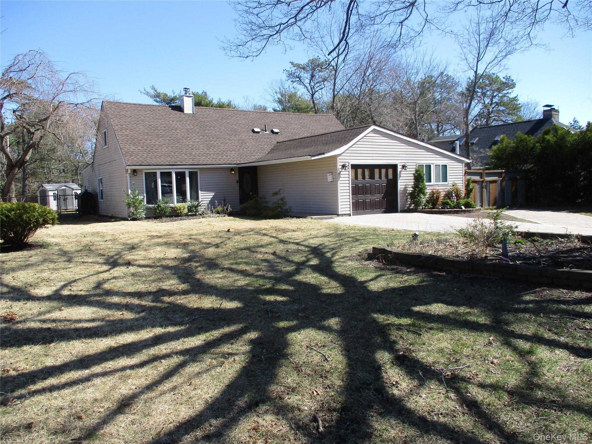 #3 photo, 39 Split Cedar Drive, সাফোক কাউন্টি Islandia , NY 11749